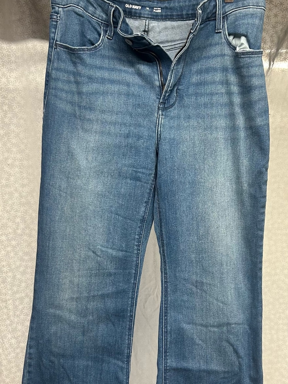 Old Navy Women's Straight Leg Jeans in Faded Blue Wash